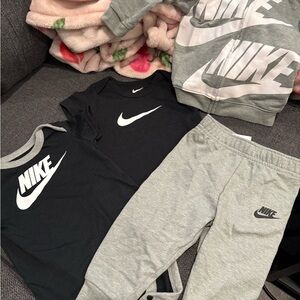 Nike 12m baby Set with onesies